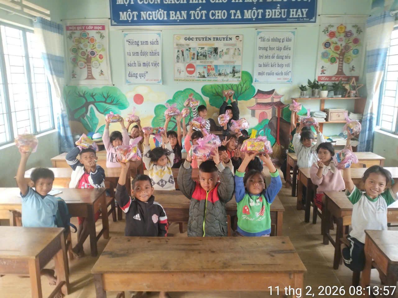 ORISTAR MANG NIỀM VUI ĐÓN TẾT ĐẾN CÁC EM HỌC SINH GIA LAI