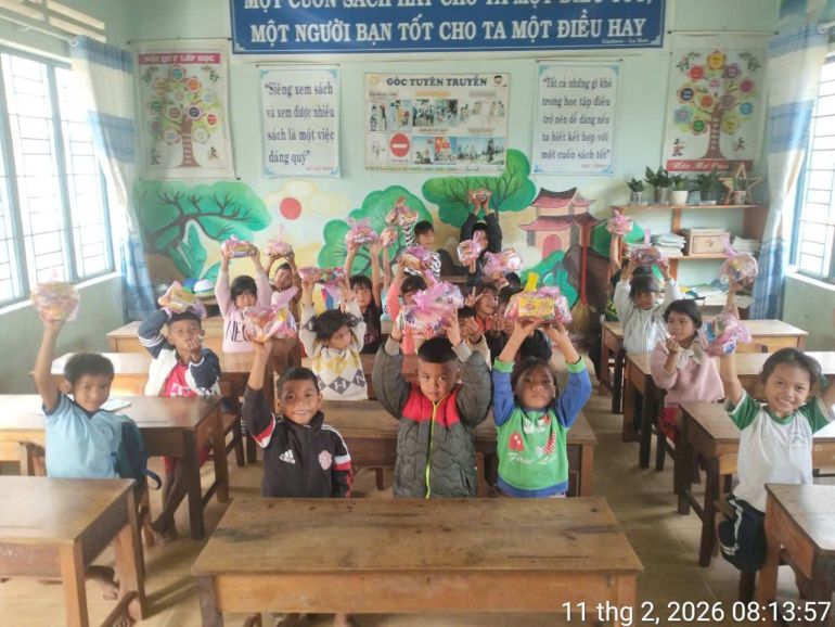 ORISTAR MANG NIỀM VUI ĐÓN TẾT ĐẾN CÁC EM HỌC SINH GIA LAI